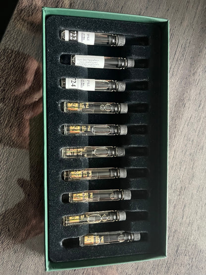 PARFUMADA discovery set with luxury perfume samples in premium green packaging