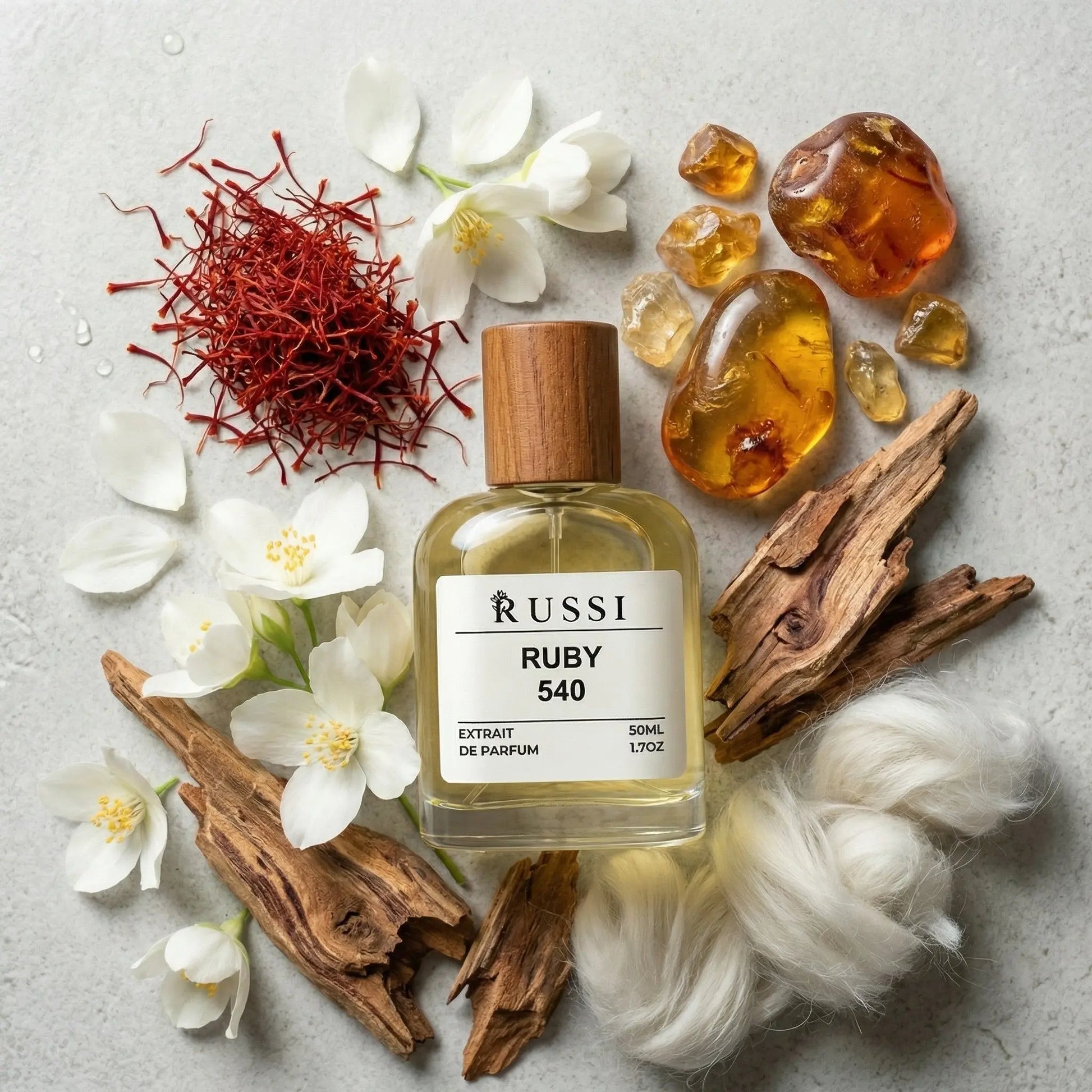 Kvepalai Russi Ruby su šafranų, gintaro ir medienos natomis, 50 ml buteliuke su mediniu kamšteliu